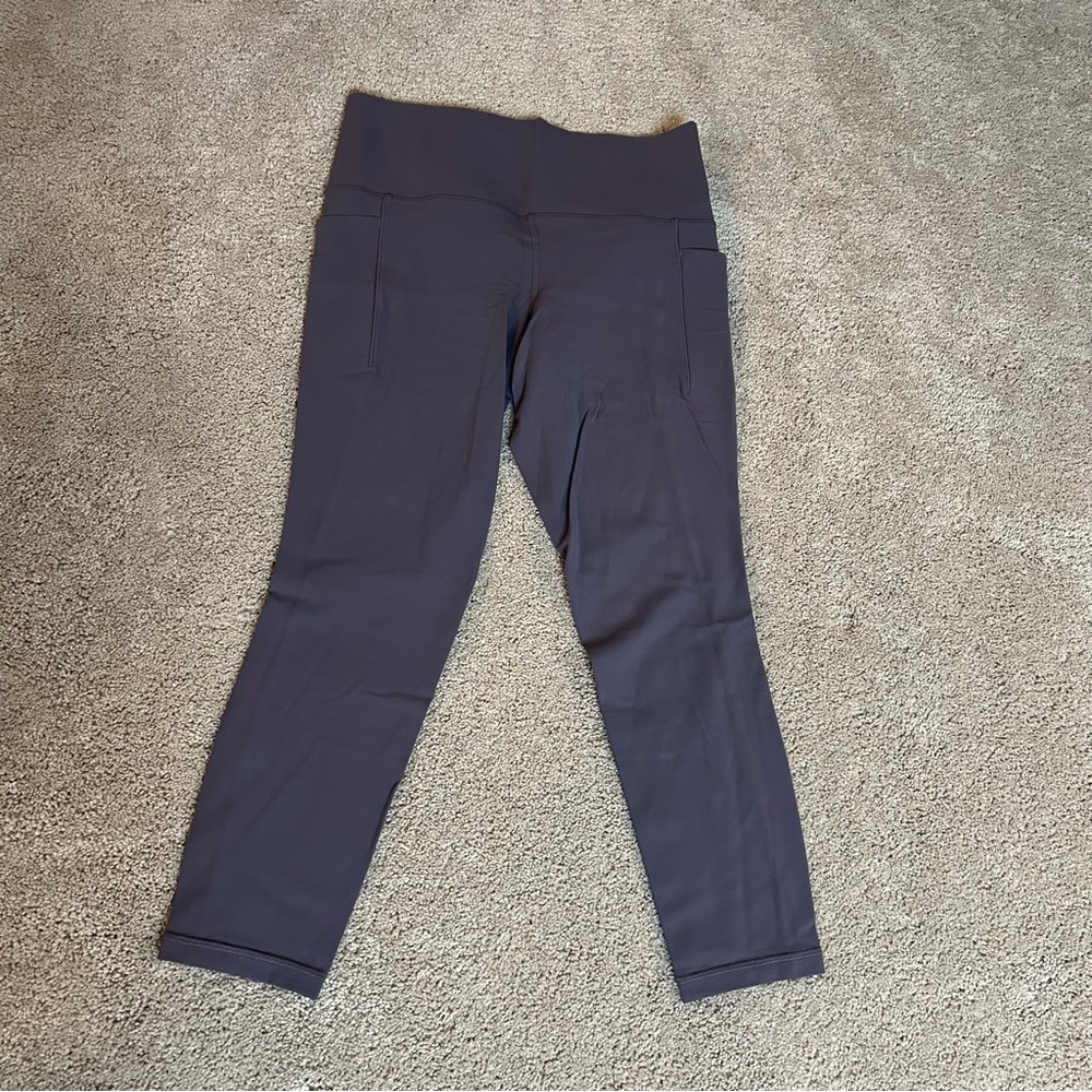 Athleta Salutation Stash Pocket II 7/8 Tight